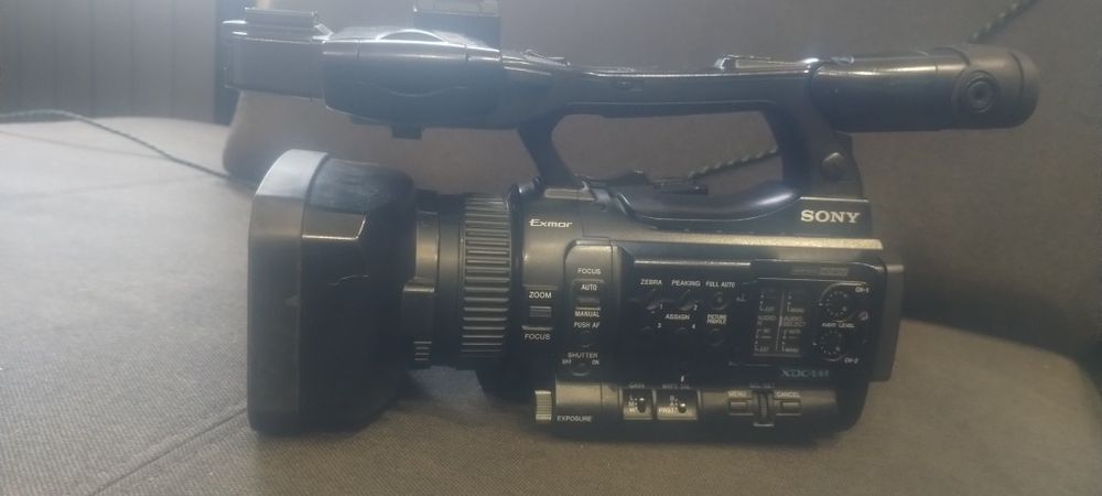 Profesjonalna kamera Sony PMW-100XDCAM HD 422 kamkorder