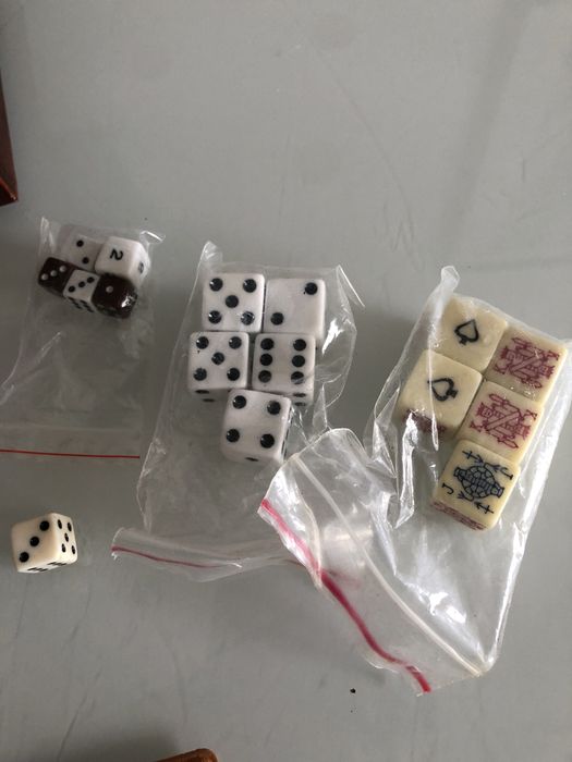 Mala com varios jogos antiga