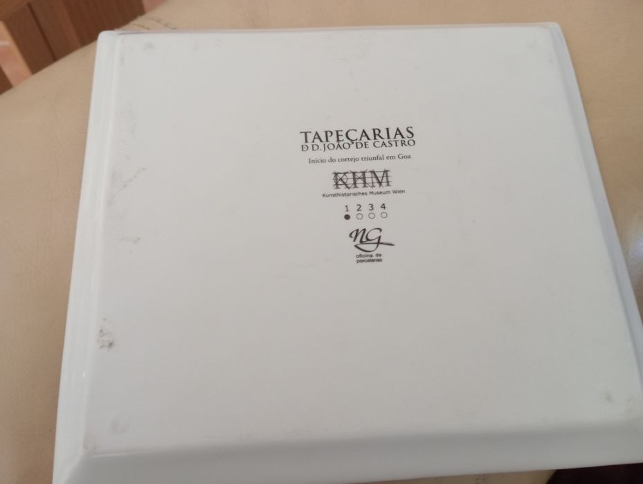 Prato porcelana tapeçarias D João de Castro