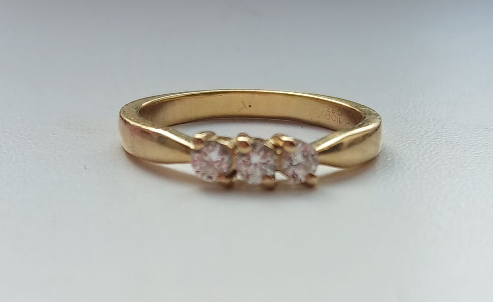 Продам кольцо золотое