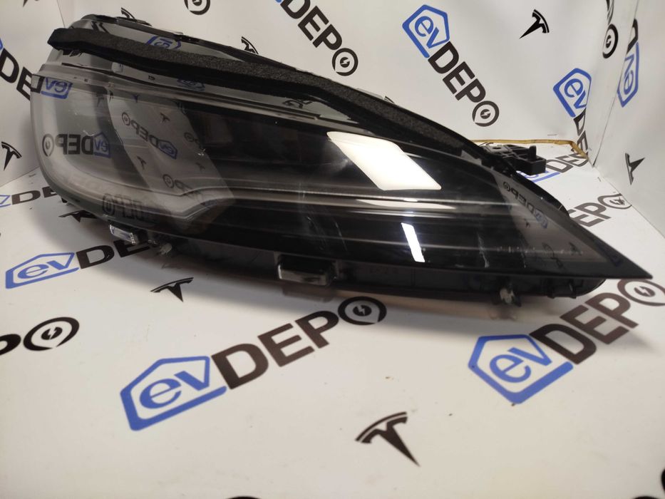 Фара лінзована матрична Tesla Model 3 Highland Оригінал Наявність