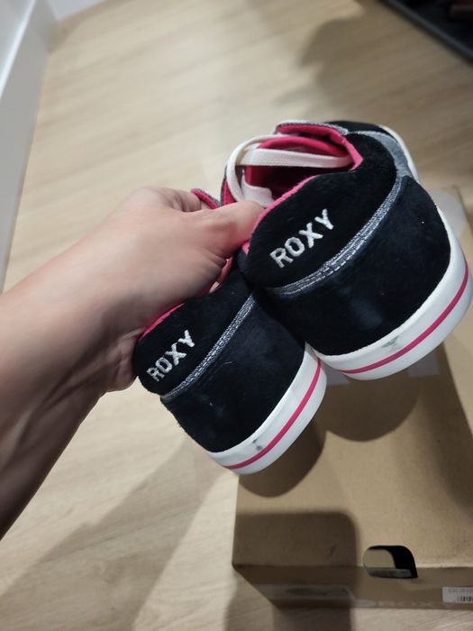 Ténis Roxy Novo Preto e Rosa