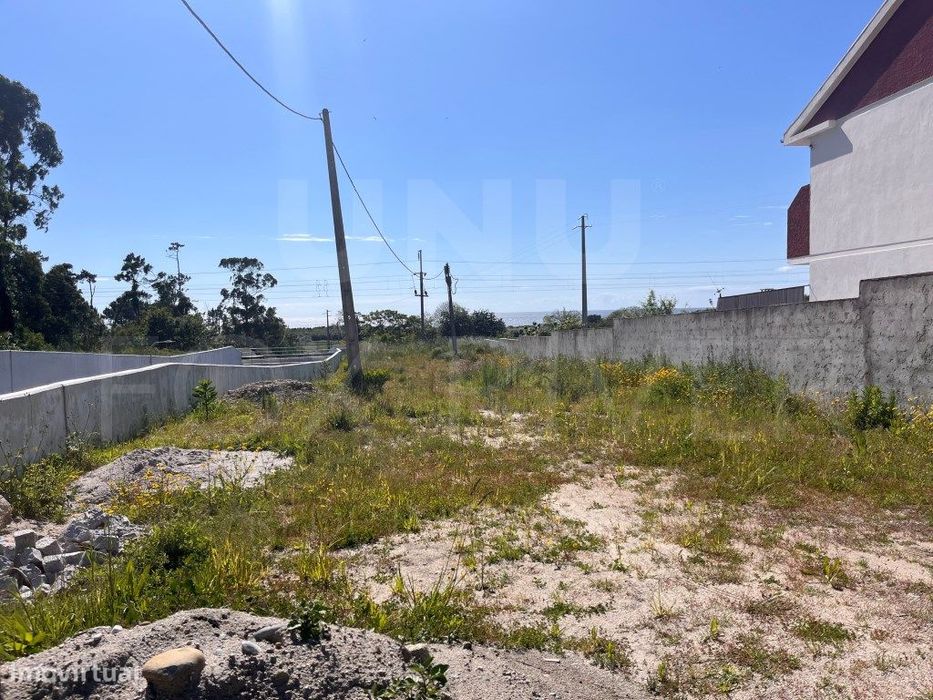 Terreno com Projeto em Carreço