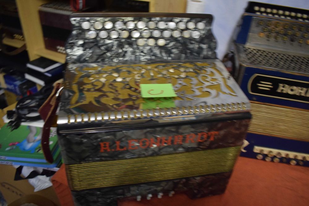 Concertinas lote de 10 no total 2 voz e 3 voz