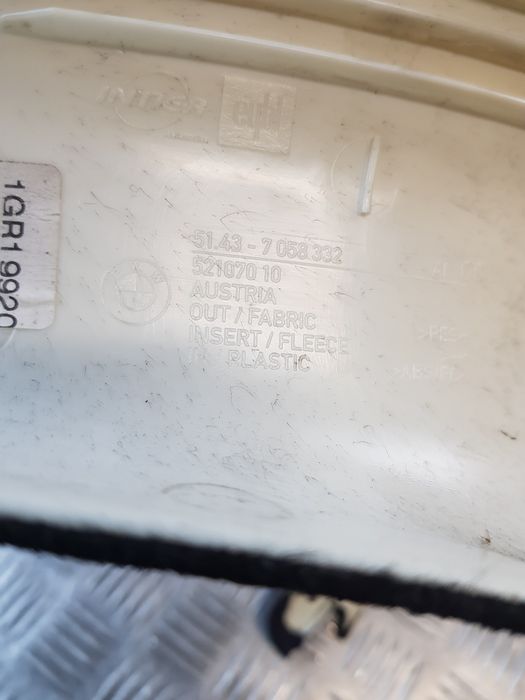 Osłona Słupka Czarna Przód Prawa 7058332  + Lewa 7058331 Bmw E90