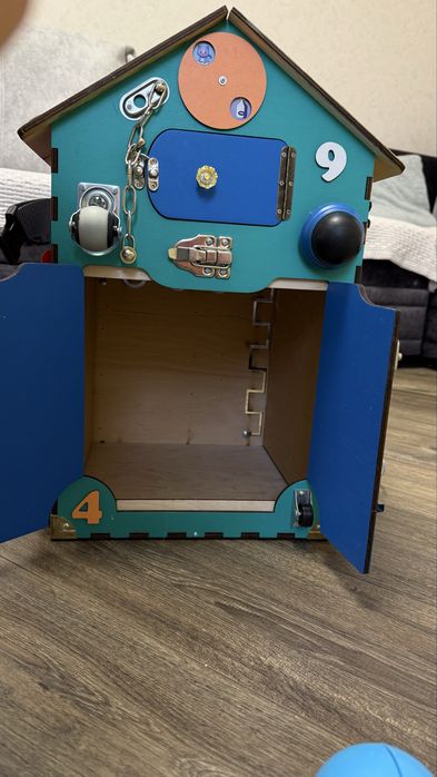 Бізіборд будиночок