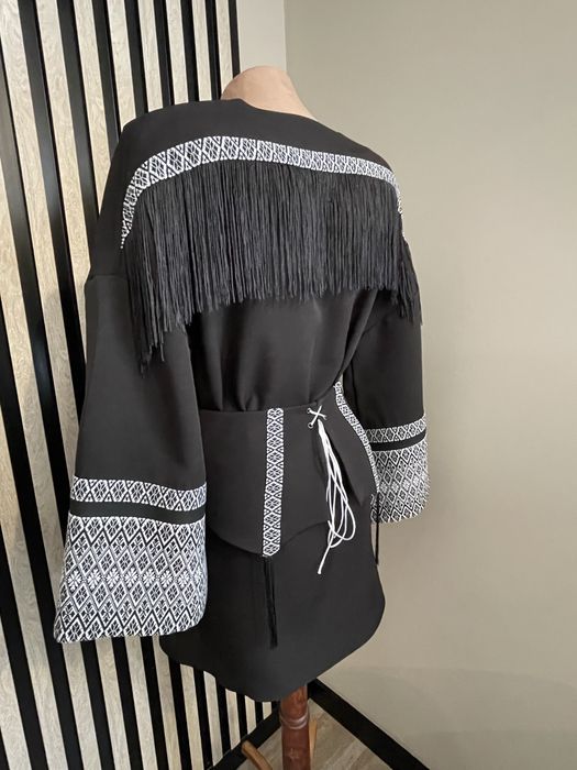 Сукня-кімоно з вишивкою