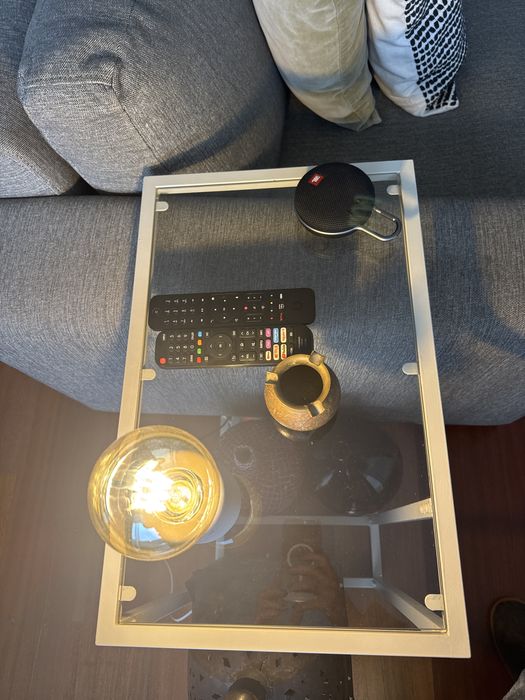 Mesa de apoio sala, sofá, portátil