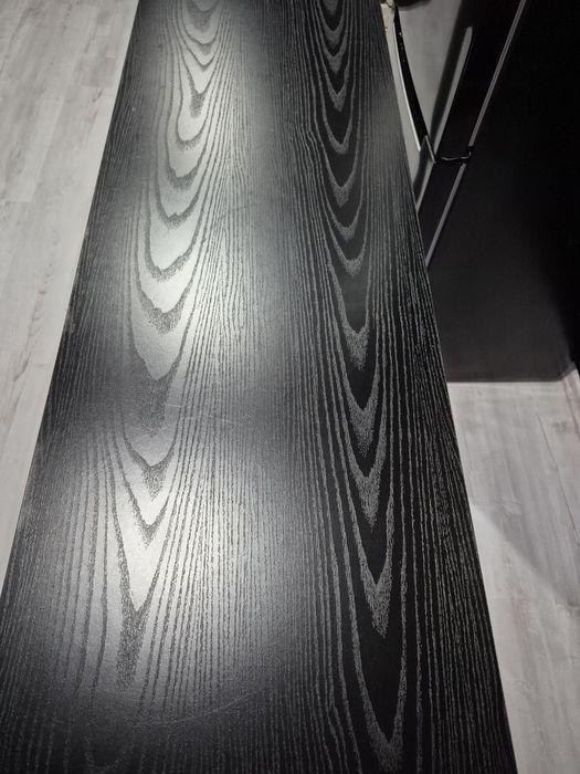 Stół barowy z dwoma krzesłami