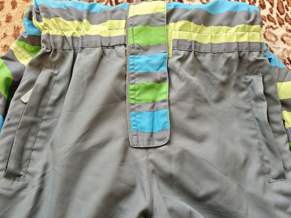 Продам демісезонний комбінезон на зріст 122 см+6