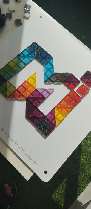 Logo firmowe, tabliczki z numerem domu, obrazy z mozaiki szklanej