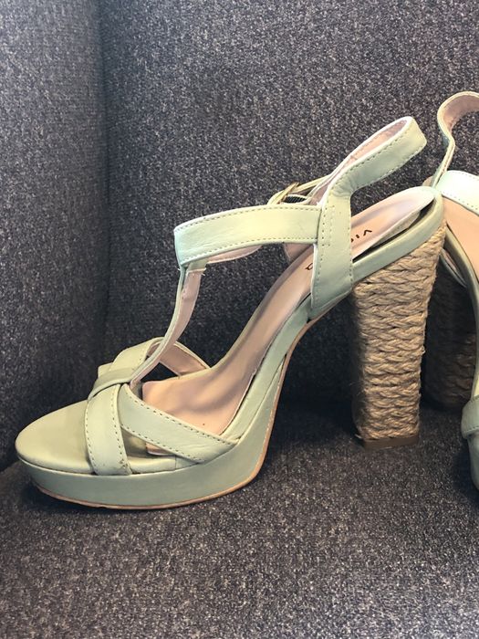 Sandálias lindas 37