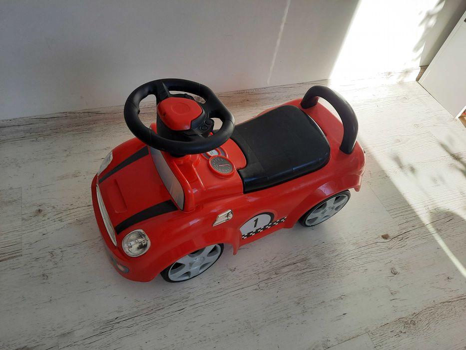 Машинка толокар з резиновими колесами майже нова