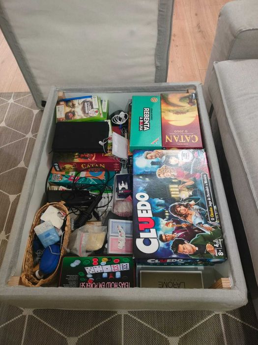 Sofá 3 lugares + Pousa pés com arrumação