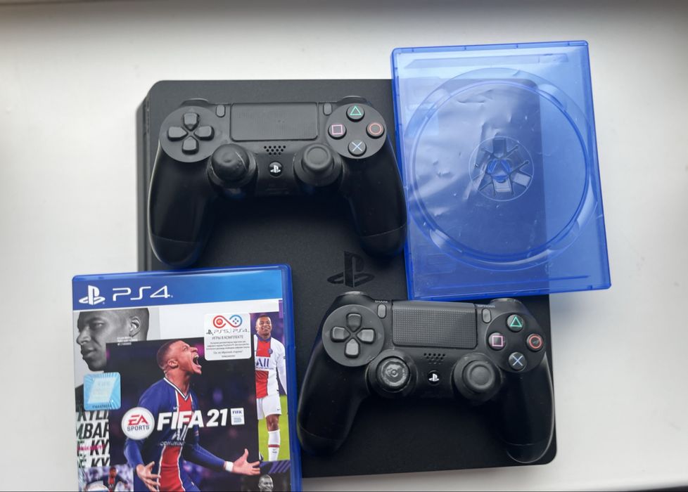 PlayStation 4 slim 1TB + 2 джойстика
