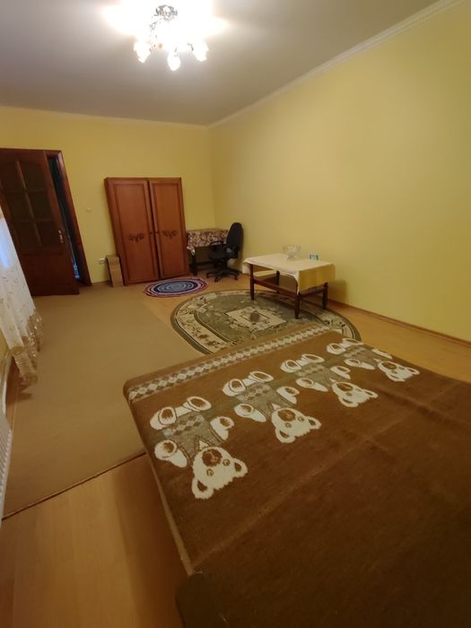 Оренда кімнати для дівчини в будинку в Ужгороді