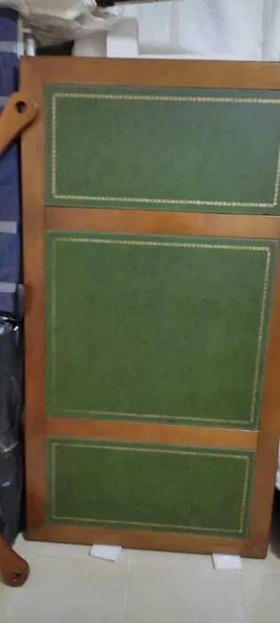 Mesa de escritório retangular em madeira maciça com gavetas