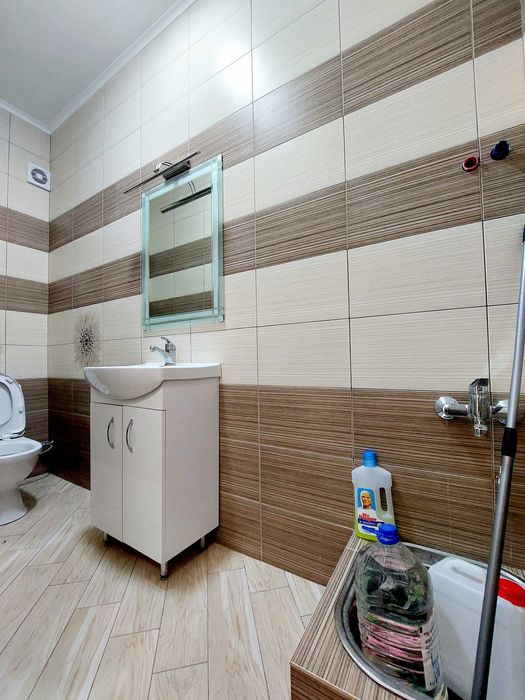 оренда приміщення Зелена. Нежитлове приміщення з євроремонтом.