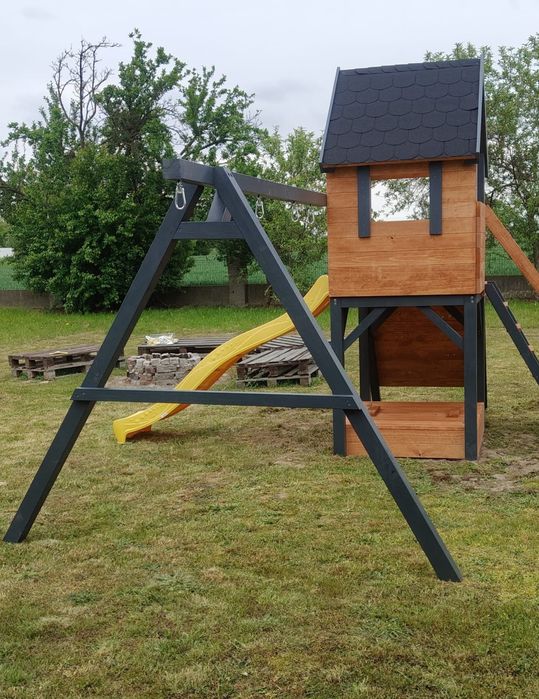 Plac zabaw model , domek dla dzieci