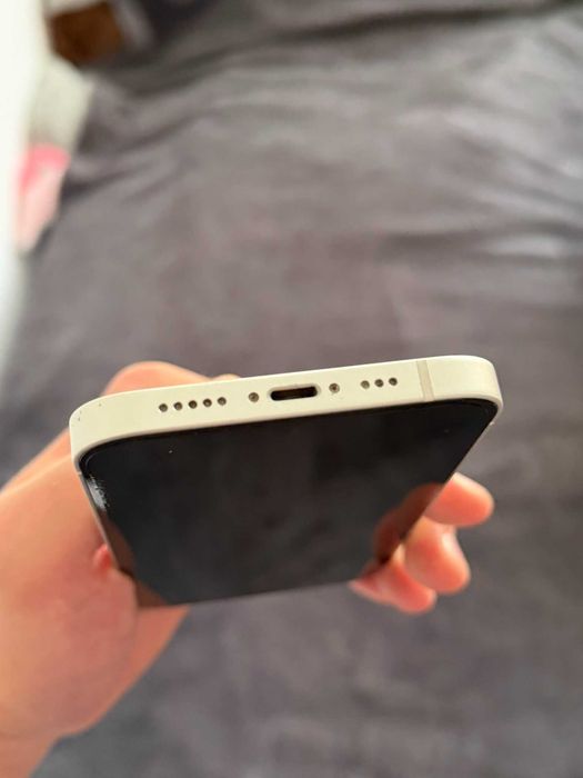 iPhone 12 128 GB + 4 etui + folia