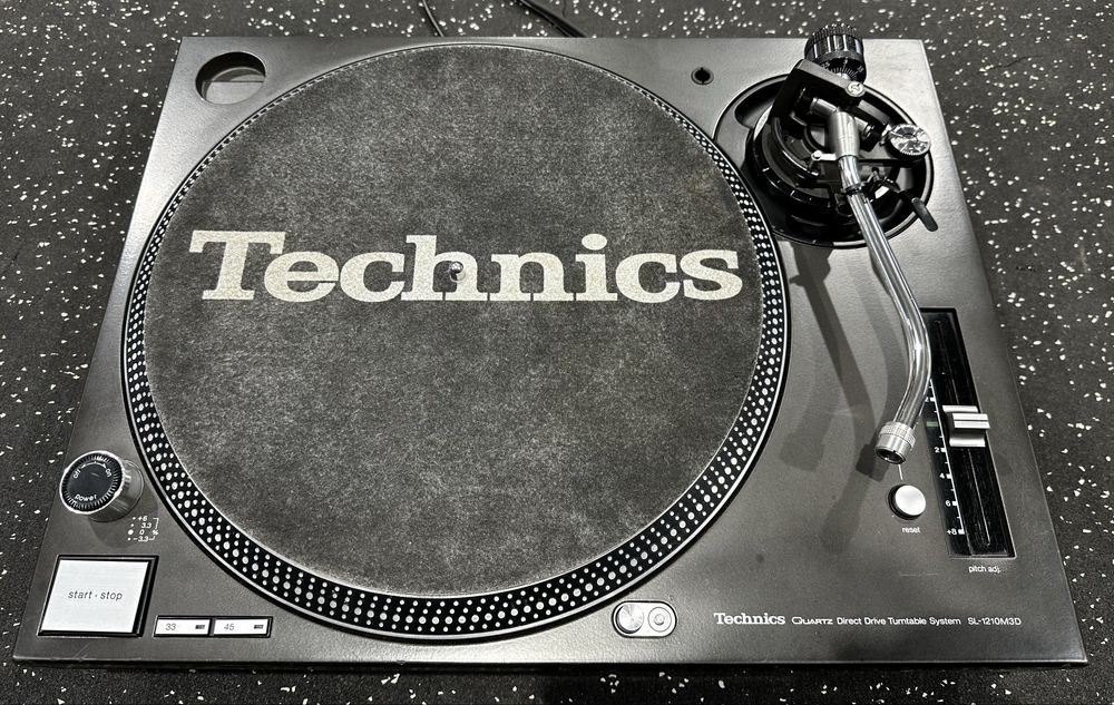 1x technics SL-2210M3D