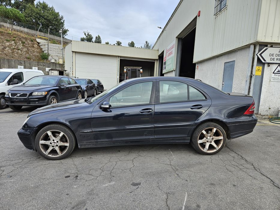 Mercedes-Benz C220 CDi Sport Edition W203 de 2006 para peças
Não vend