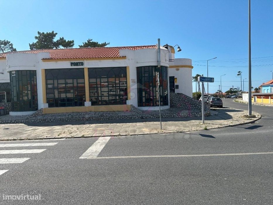 Building for Sale with Restaurant and Residential Unit in Sines