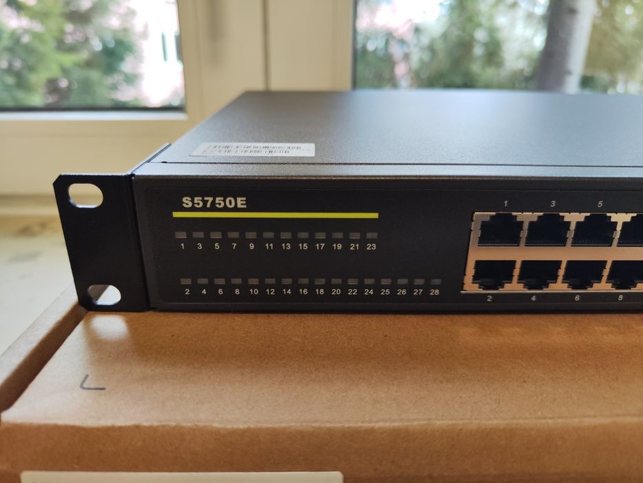 Switch DCN E5750E-28X-SI (R2)
