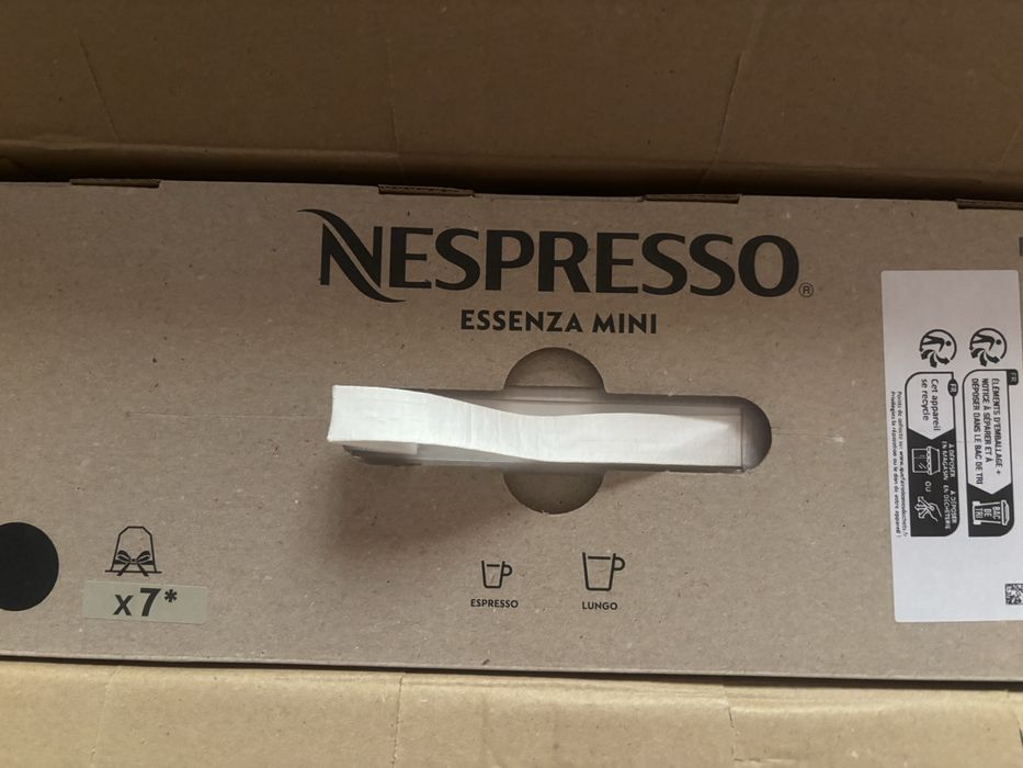 Máquina de Café - Essenza Mini C30
