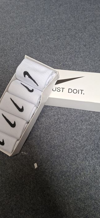 Białe skarpety Nike