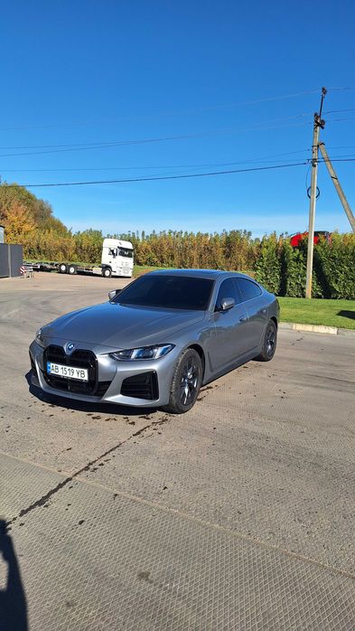 Автомобіль BMW i4 2024 рік