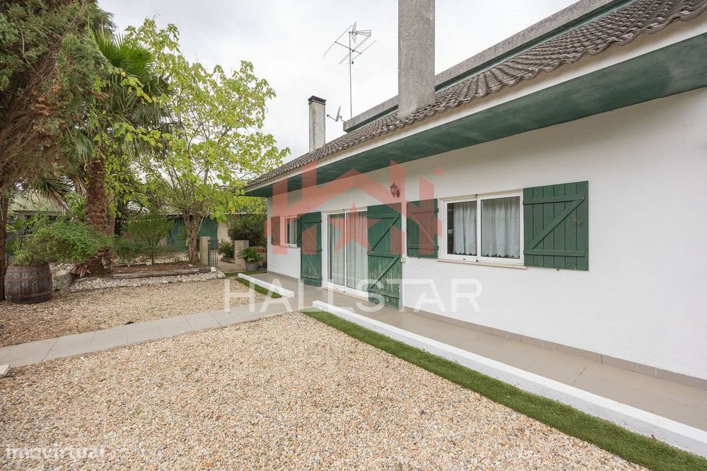 Moradia T3 / Área Total 2.660m2 / Colmeias