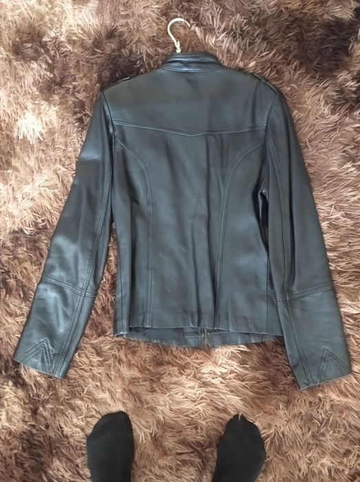 Продам жіночу куртку,шкіра