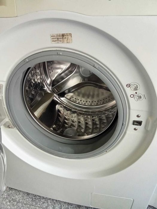 Máquina de Lavar Roupa Samsung EcoBubble – 8kg – Como Nova
