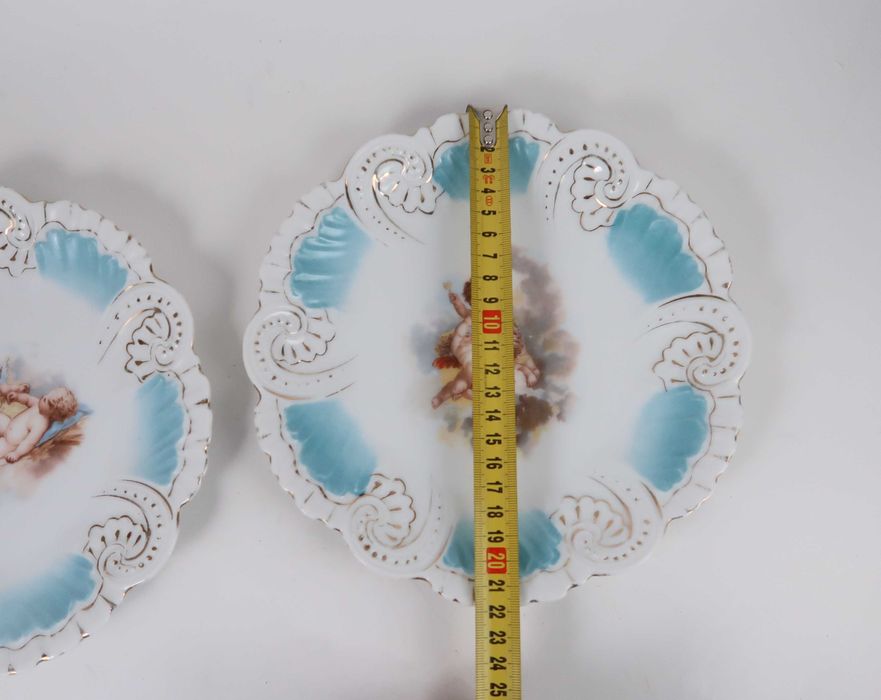Par de pratos porcelana moldada XIX/XX - Anjos