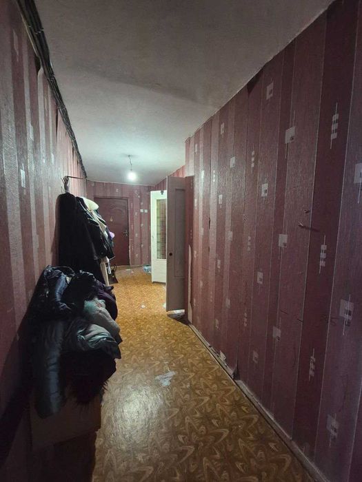 продаж трикімнатної квартири по вул. Захисників України