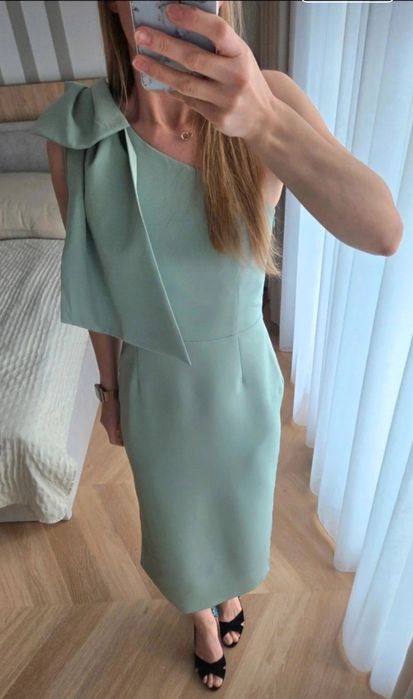 Piękna elegancka sukienka z kokardą S