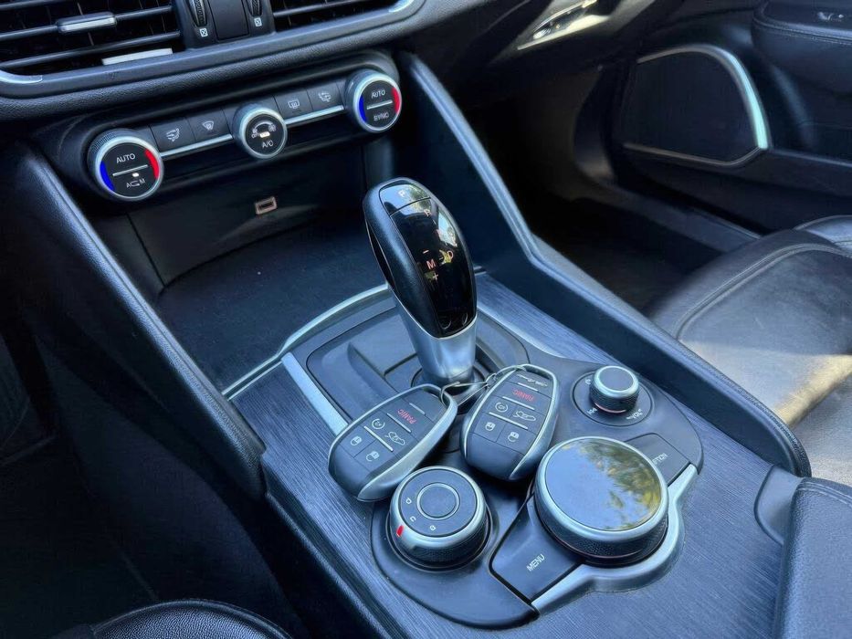 Alfa Romeo Giulia      2018