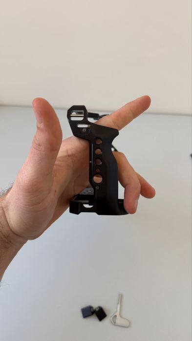 Клітка Smallrig Canon r8 з top handle