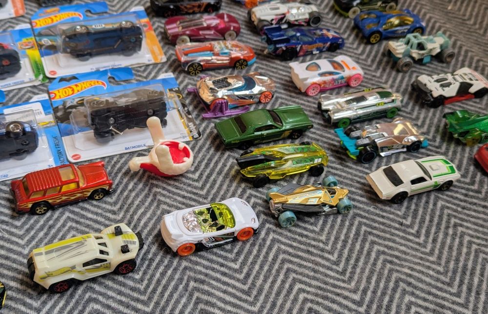 Ціна за всі поштучно не продаю хот вілс машинки hot wheels Netflix Rac