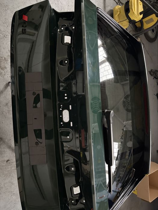 Крышка богажника ауди Q8 в сборе