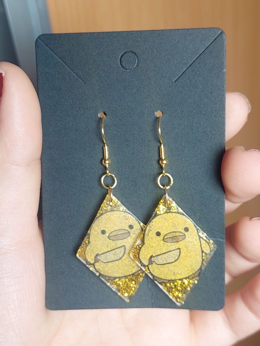 Brincos em resina