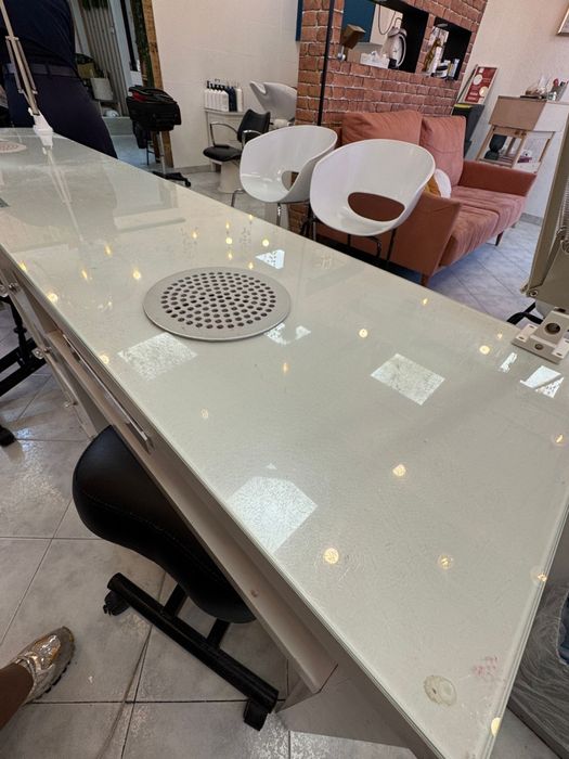 Mesa de manicure com aspiração