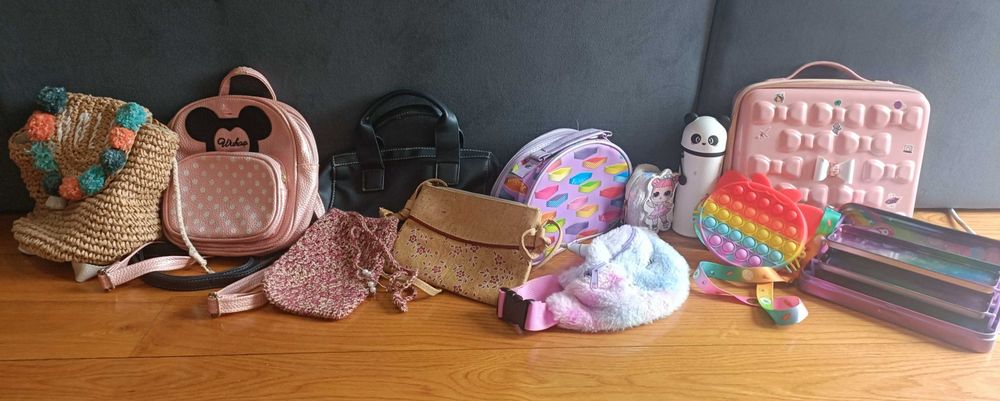 Bolsas praticamente novas do Mickey e do unicórnio.