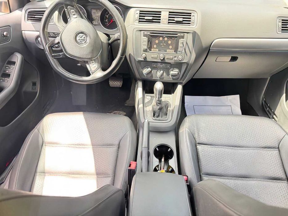 Volkswagen Jetta      2015