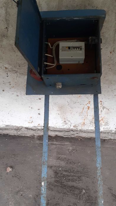 Sprzedam rozdzielnicę- elektryczną skrzynkę budowlaną.