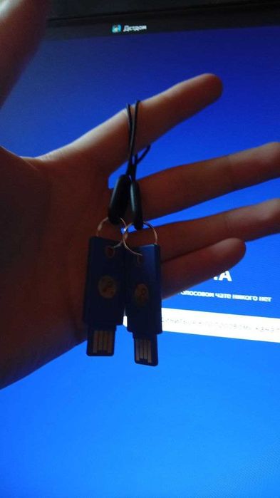 Yubico Security Key NFC апаратний ключ безпеки FIDO2 / U2F