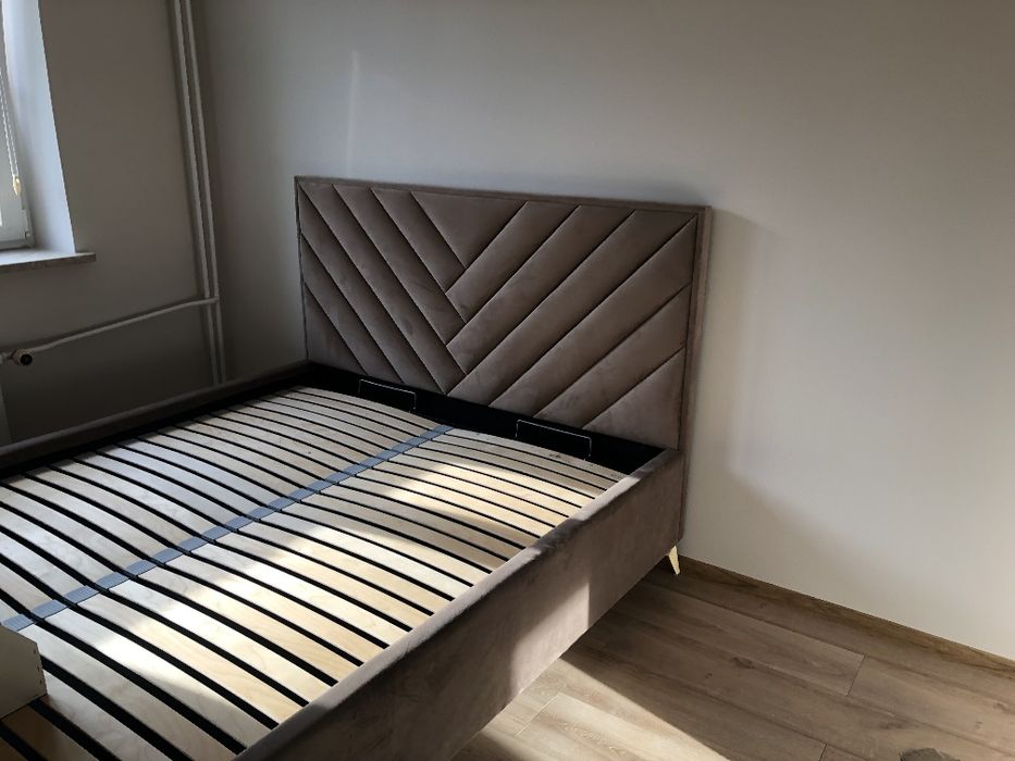 Łóżko tapicerowane