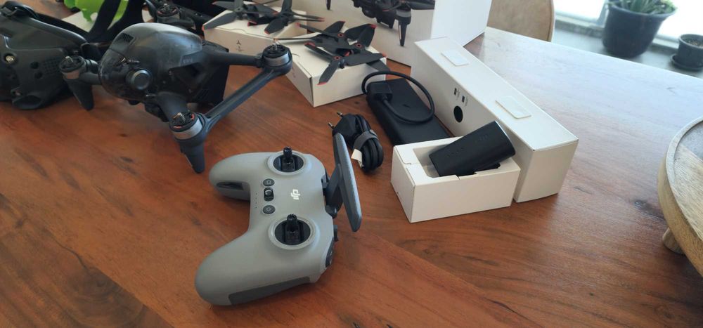 DJI FPV Combo + Fly More Kit + Braços Auxiliares - (Como Novo)