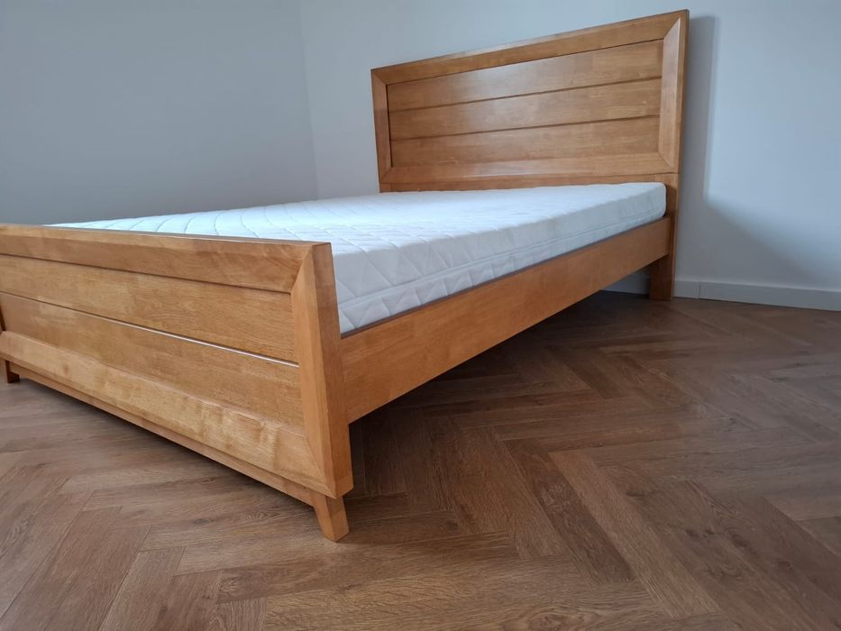 Łóżko z materacem  160